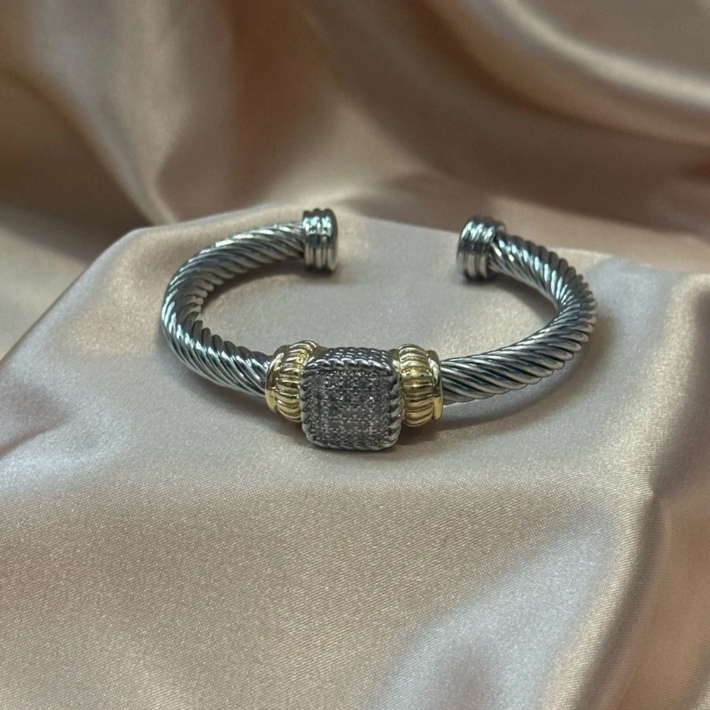 Elegant Silver and Gold Women's Bracelet - Picture 1 of 5